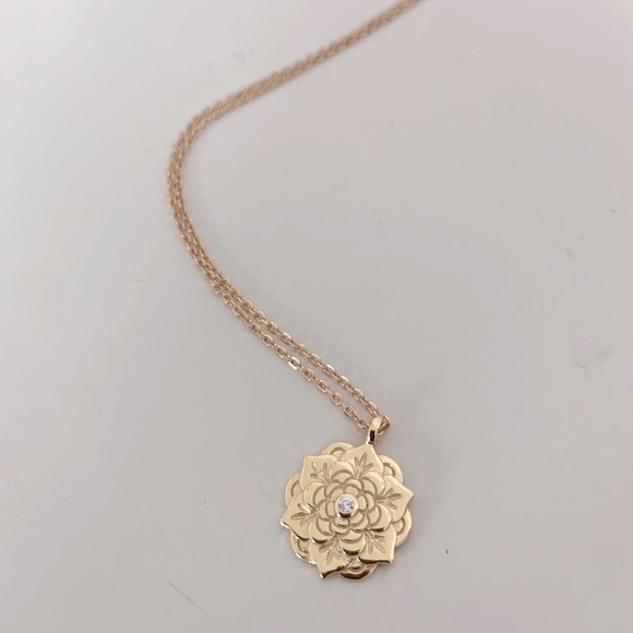 Simple Flower Pendant Necklace | 14k Gold Plated - Picture 3 of 5